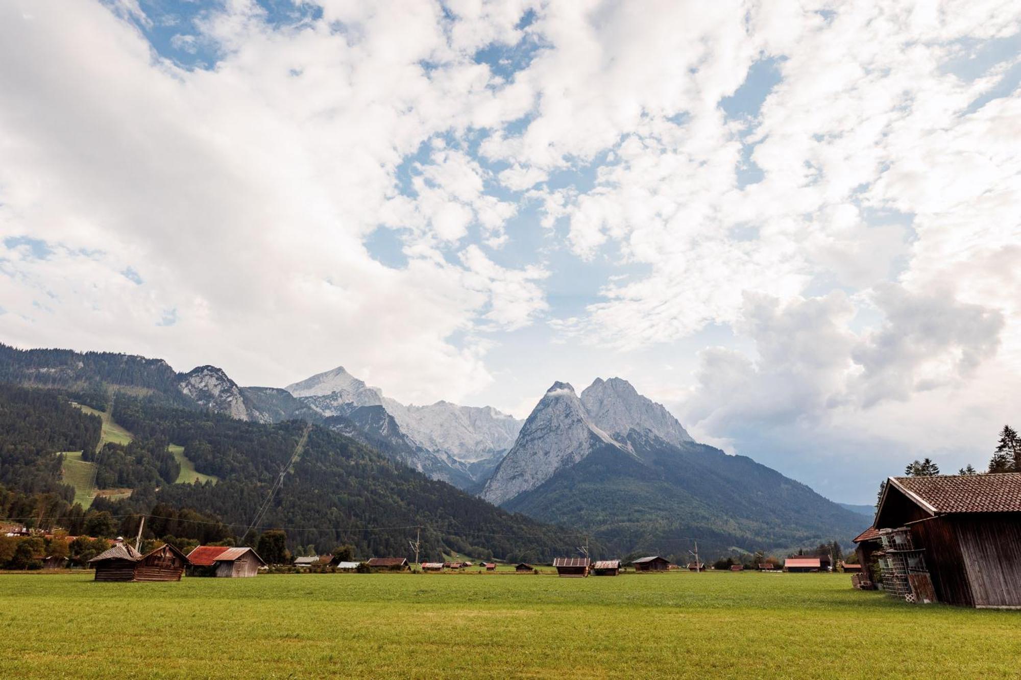 Haus Mit Wunderschoenem Ausblick Und Garten Garmisch-Partenkirchen Luaran gambar