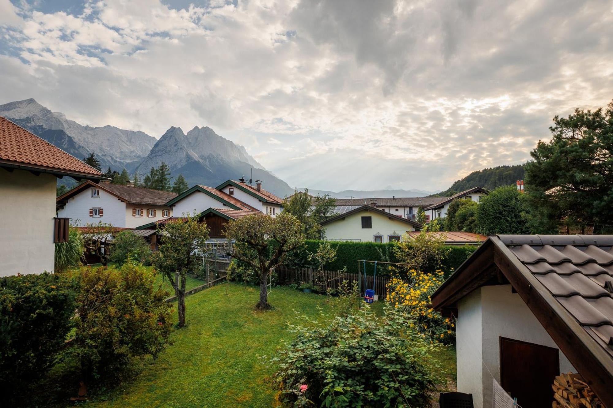 Haus Mit Wunderschoenem Ausblick Und Garten Garmisch-Partenkirchen Luaran gambar